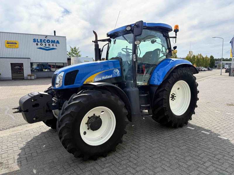 New Holland T6070 Elite - Traktor: 1 kép. New Holland T6070 Elite - Traktor: 1 kép.