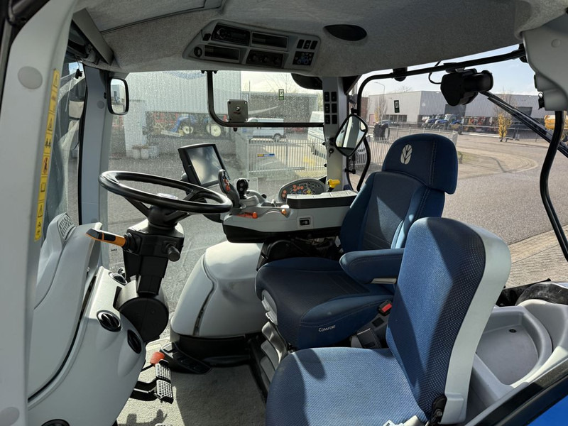 New Holland T7.210 AC Stage V + TL770 Voorlader - Traktor: 5 kép. New Holland T7.210 AC Stage V + TL770 Voorlader - Traktor: 5 kép.