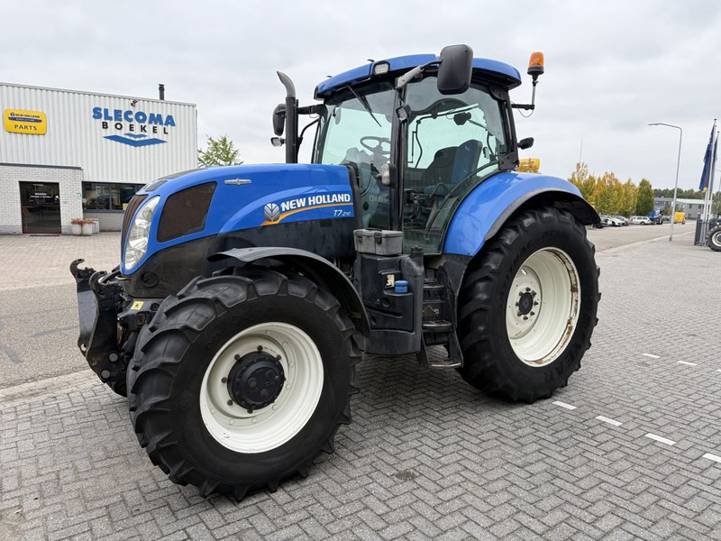 New Holland T7.210 Auto Command - Traktor: 1 kép. New Holland T7.210 Auto Command - Traktor: 1 kép.