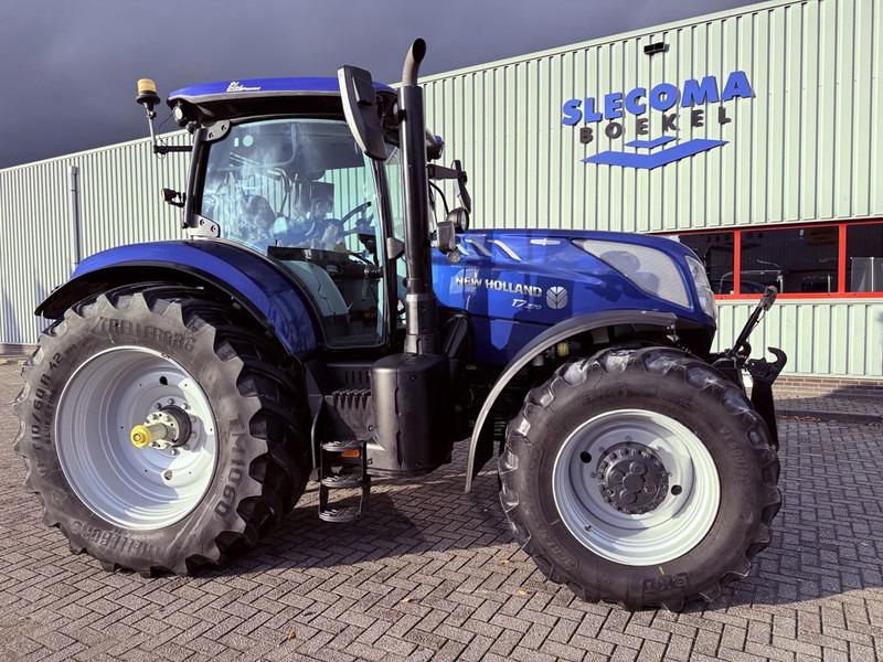 New Holland T7.270 AC Stage V Blue Power - Traktor: 4 kép. New Holland T7.270 AC Stage V Blue Power - Traktor: 4 kép.