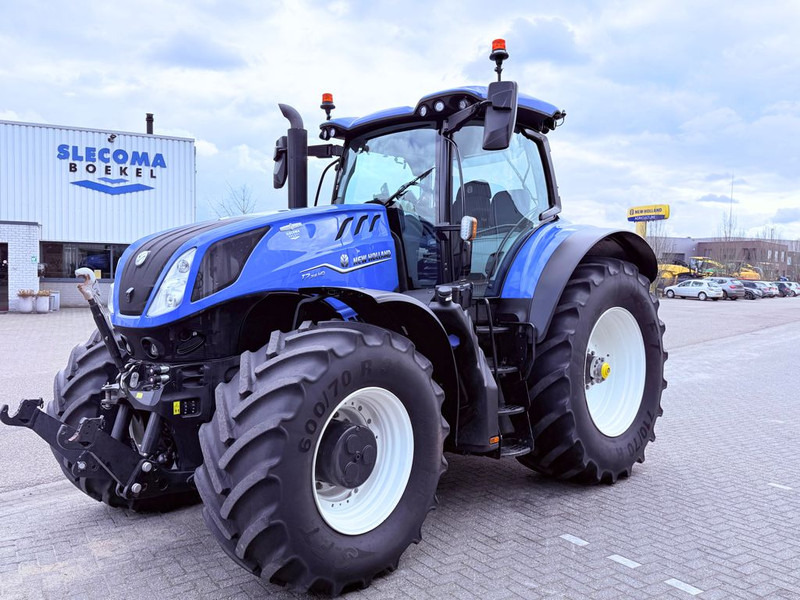 New Holland T7.315HD Auto Command + GPS - Traktor: 1 kép. New Holland T7.315HD Auto Command + GPS - Traktor: 1 kép.