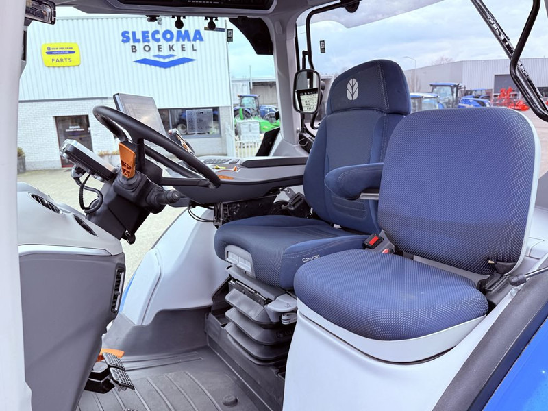 New Holland T7.315HD Auto Command + GPS - Traktor: 5 kép. New Holland T7.315HD Auto Command + GPS - Traktor: 5 kép.