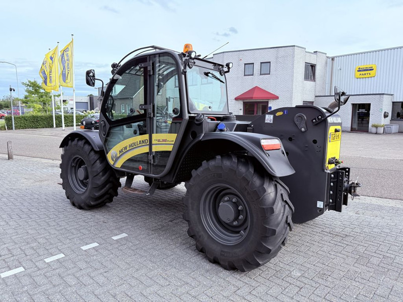 New Holland TH6.36 PLUS - Teleszkópos rakodó: 2 kép. New Holland TH6.36 PLUS - Teleszkópos rakodó: 2 kép.