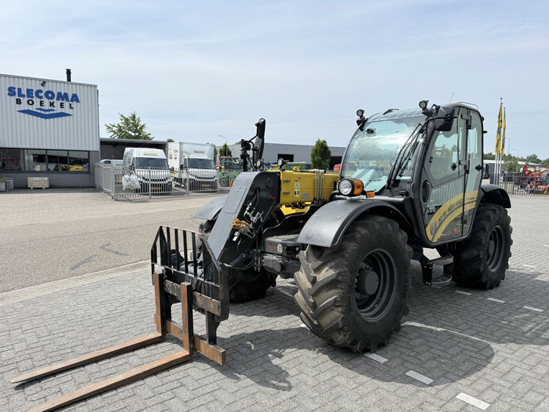 New Holland TH7.42 Elite Verreiker - Teleszkópos rakodó: 5 kép. New Holland TH7.42 Elite Verreiker - Teleszkópos rakodó: 5 kép.