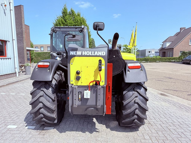 New Holland TH7.42 Telehandler - Teleszkópos rakodó: 4 kép. New Holland TH7.42 Telehandler - Teleszkópos rakodó: 4 kép.