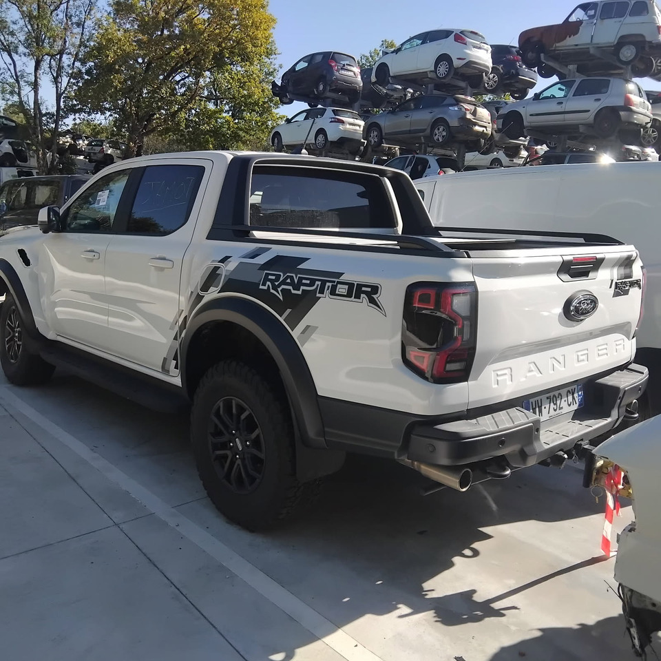 FORD RANGER RAPTOR - Pickup: 3 kép. FORD RANGER RAPTOR - Pickup: 3 kép.