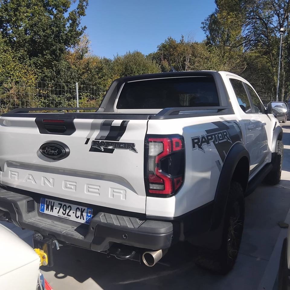 FORD RANGER RAPTOR - Pickup: 4 kép. FORD RANGER RAPTOR - Pickup: 4 kép.