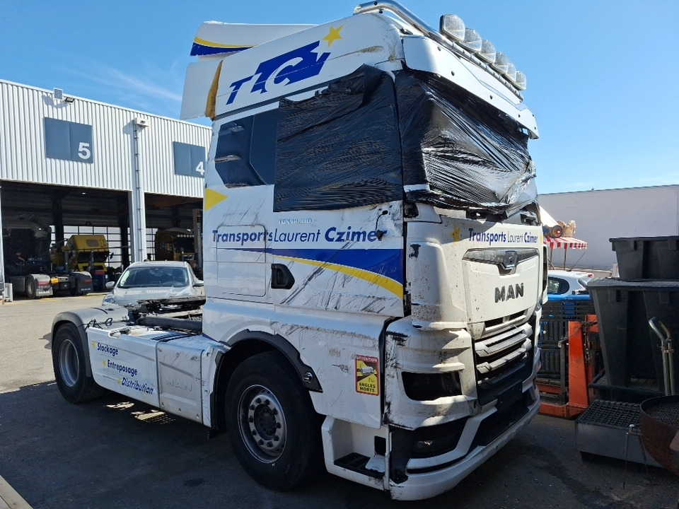 MAN TGX 18.510 - Nyergesvontató: 1 kép. MAN TGX 18.510 - Nyergesvontató: 1 kép.