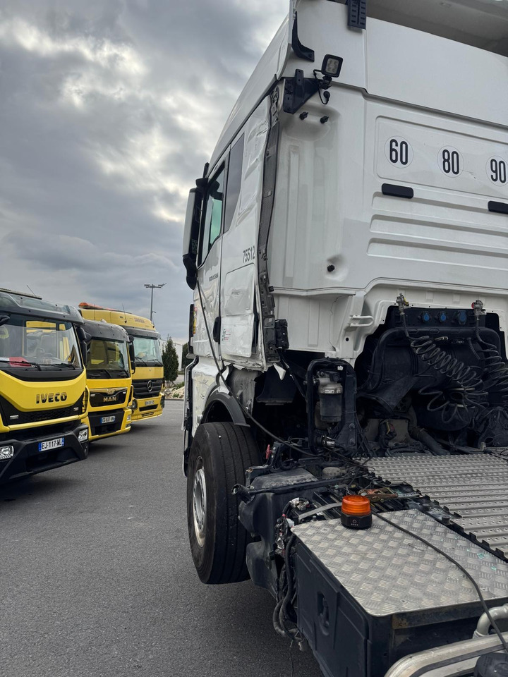 MAN TGX 18.520 - Nyergesvontató: 3 kép. MAN TGX 18.520 - Nyergesvontató: 3 kép.