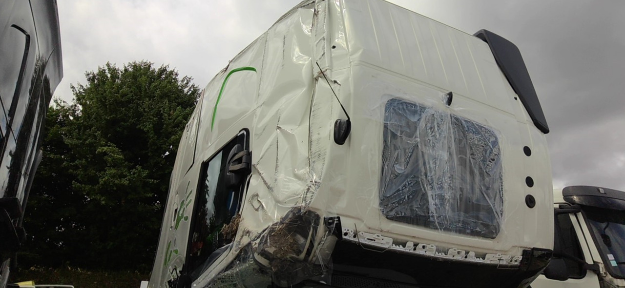 VOLVO FH 500 - Nyergesvontató: 3 kép. VOLVO FH 500 - Nyergesvontató: 3 kép.