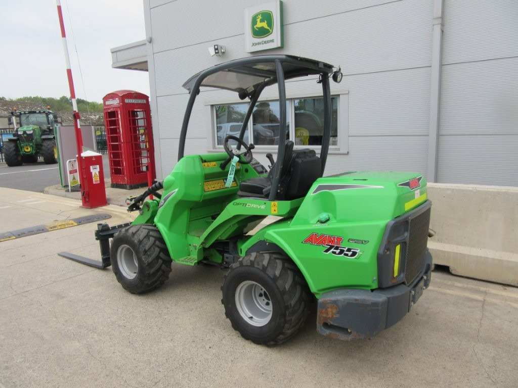 AVANT 755I LOADER - Derékcsuklós rakodó: 4 kép. AVANT 755I LOADER - Derékcsuklós rakodó: 4 kép.