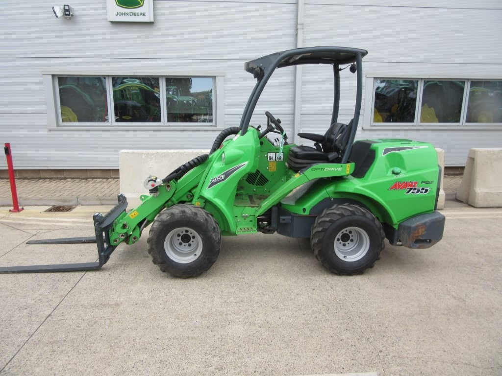 AVANT 755I LOADER - Derékcsuklós rakodó: 3 kép. AVANT 755I LOADER - Derékcsuklós rakodó: 3 kép.