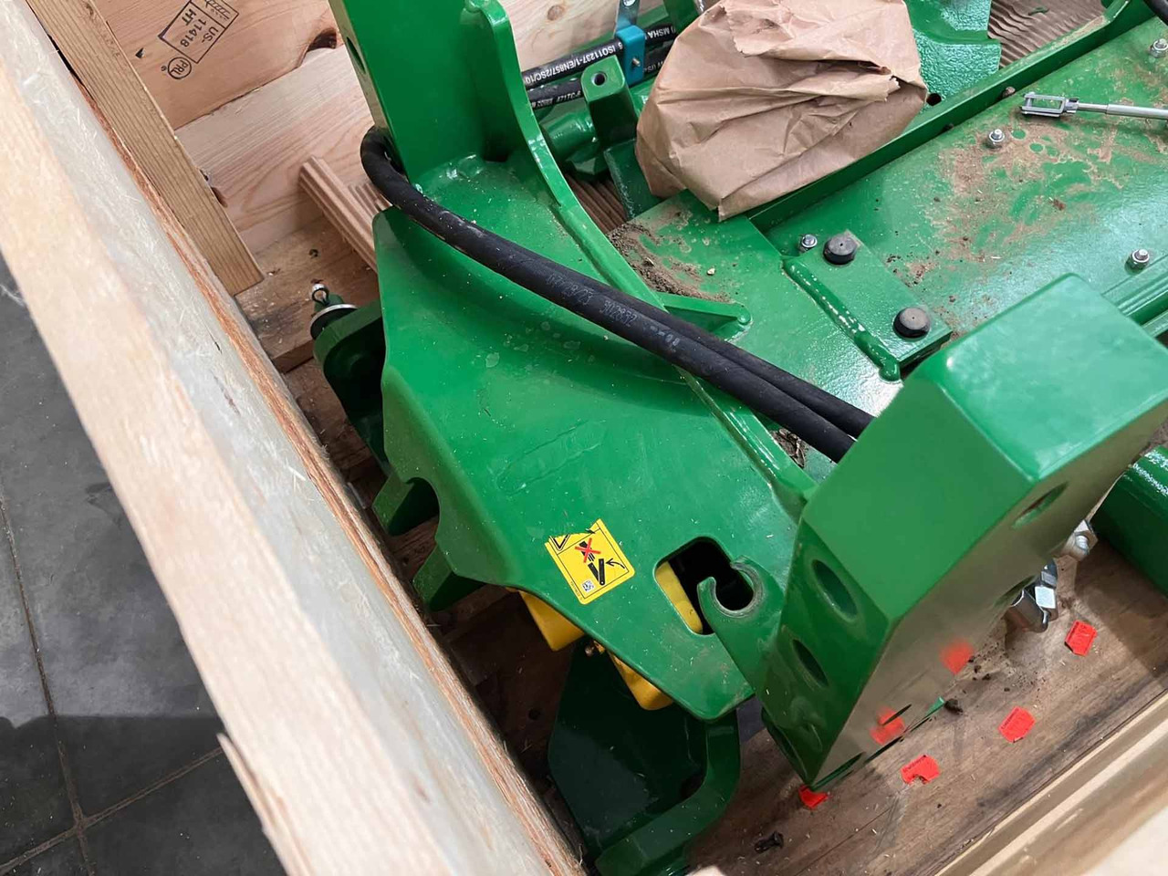 Used John Deere 8R Pick Up Hitch - Adapterek: 4 kép. Used John Deere 8R Pick Up Hitch - Adapterek: 4 kép.