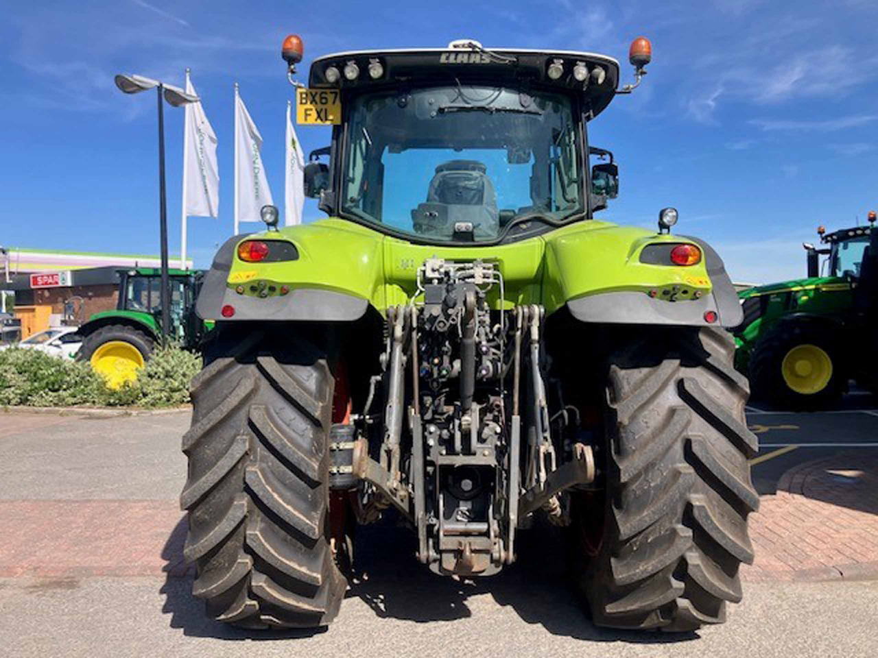 Claas Axion 810 - Traktor: 3 kép. Claas Axion 810 - Traktor: 3 kép.