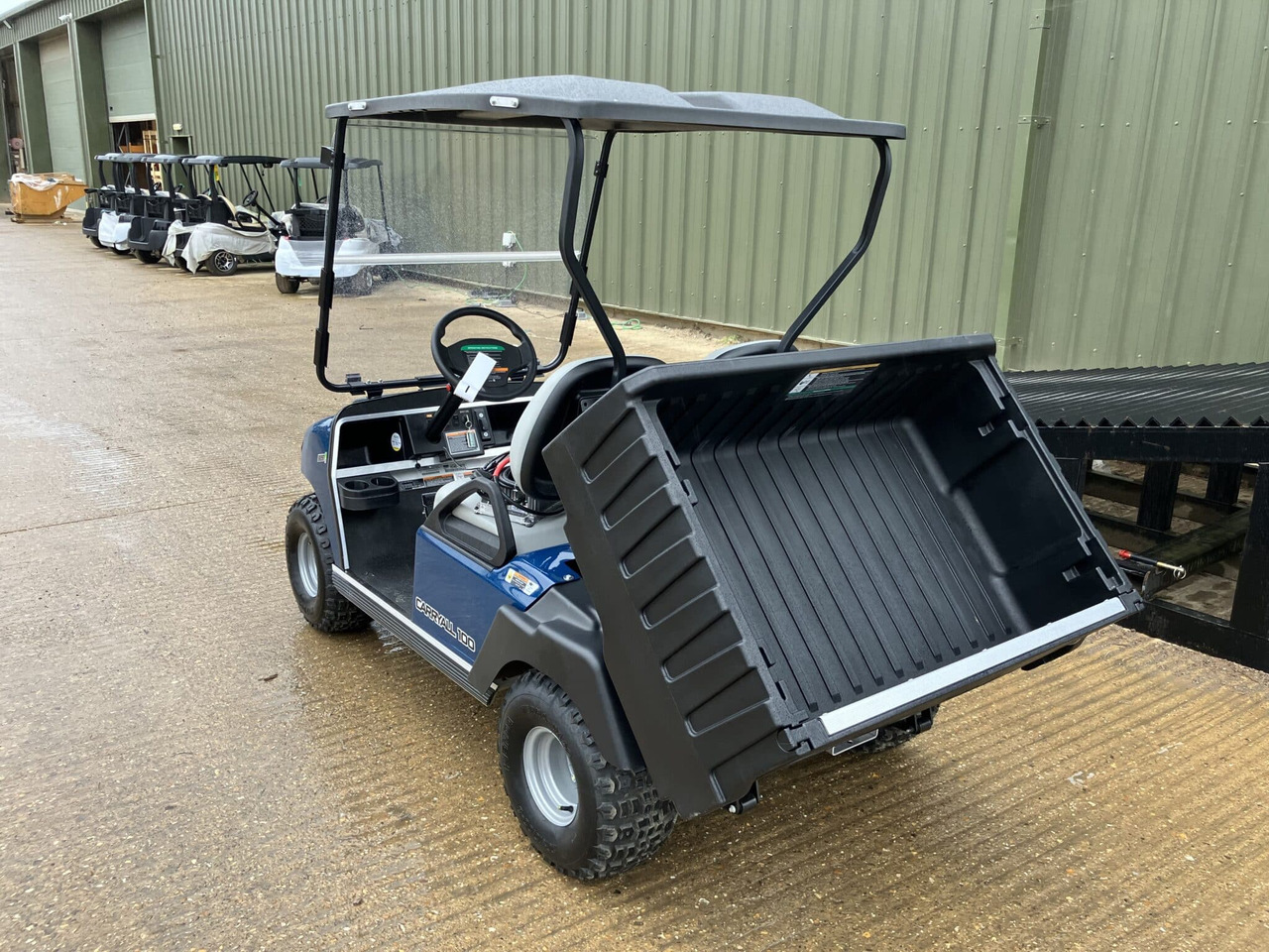 Club Car Carryall 100 Utility Vehicle - ATV/ Quad: 2 kép. Club Car Carryall 100 Utility Vehicle - ATV/ Quad: 2 kép.