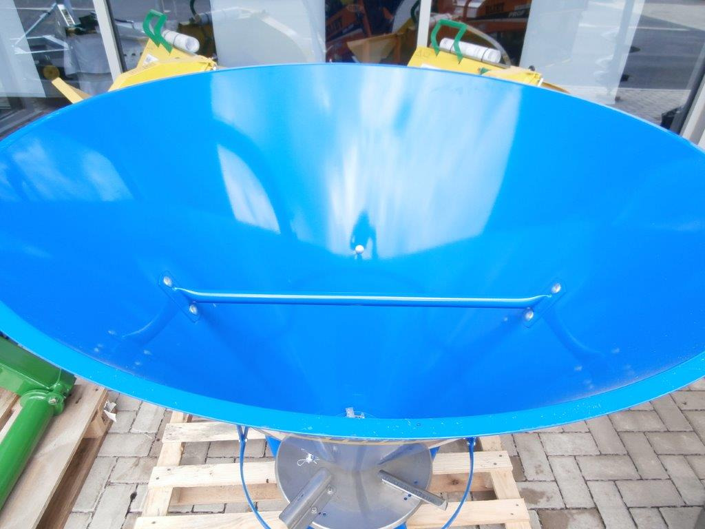 Fleming FS500 fertiliser spreader - Műtrágyaszóró: 2 kép. Fleming FS500 fertiliser spreader - Műtrágyaszóró: 2 kép.