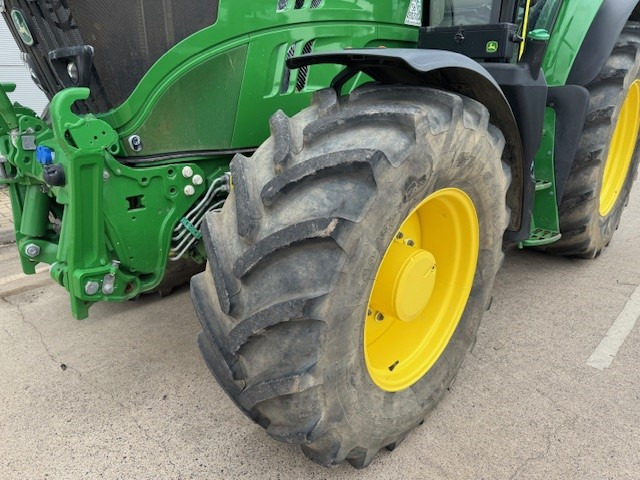 JOHN DEERE 6155M - Traktor: 2 kép. JOHN DEERE 6155M - Traktor: 2 kép.