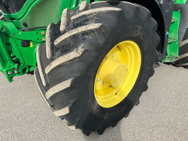 JOHN DEERE 6155R - Traktor: 2 kép. JOHN DEERE 6155R - Traktor: 2 kép.