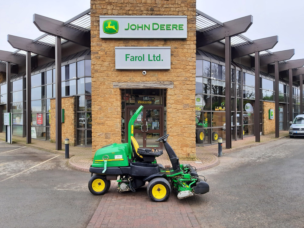 John Deere 2500E greens triple mower - Kerti fűkasza: 1 kép. John Deere 2500E greens triple mower - Kerti fűkasza: 1 kép.