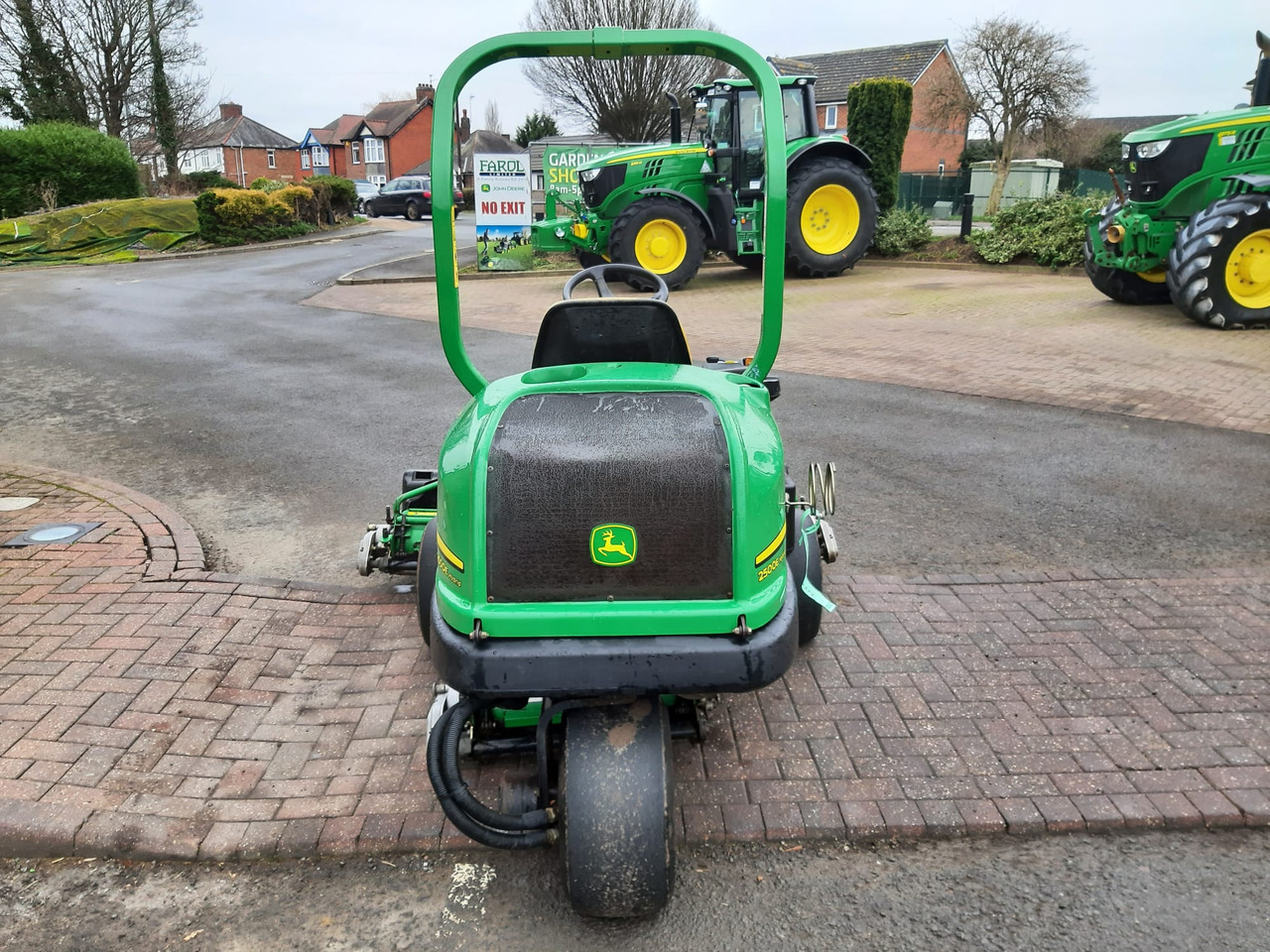 John Deere 2500E greens triple mower - Kerti fűkasza: 5 kép. John Deere 2500E greens triple mower - Kerti fűkasza: 5 kép.