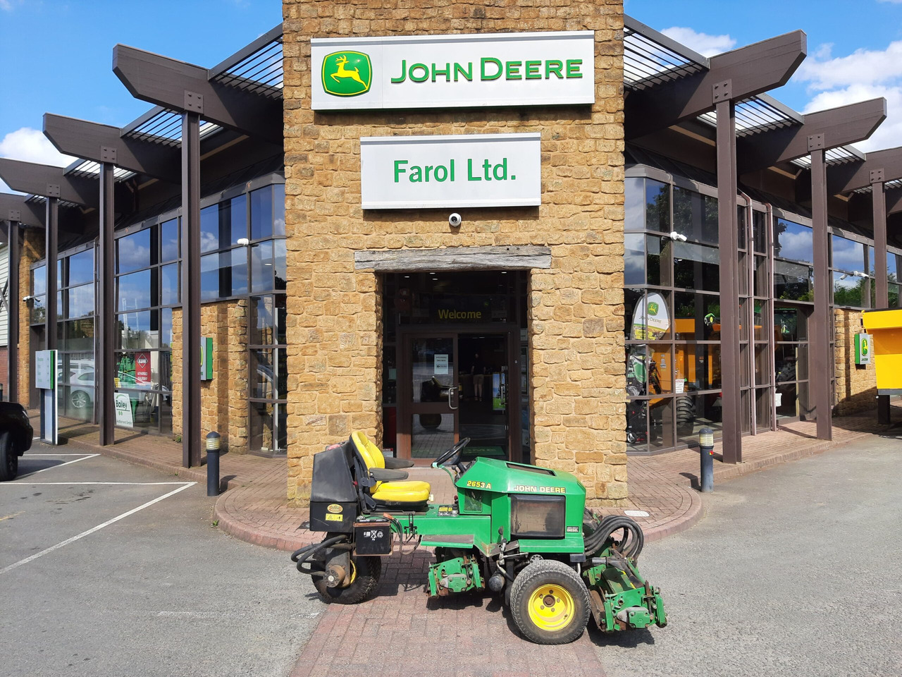 John Deere 2653A utility triple mower - Kerti fűkasza: 2 kép. John Deere 2653A utility triple mower - Kerti fűkasza: 2 kép.
