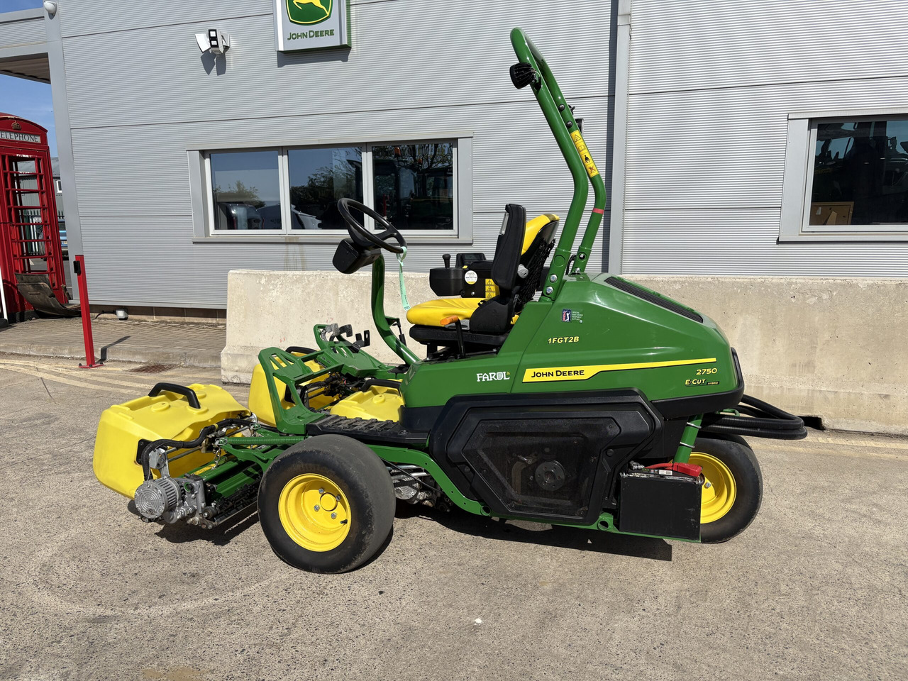 John Deere 2750E Triplex mower - Kerti fűkasza: 3 kép. John Deere 2750E Triplex mower - Kerti fűkasza: 3 kép.
