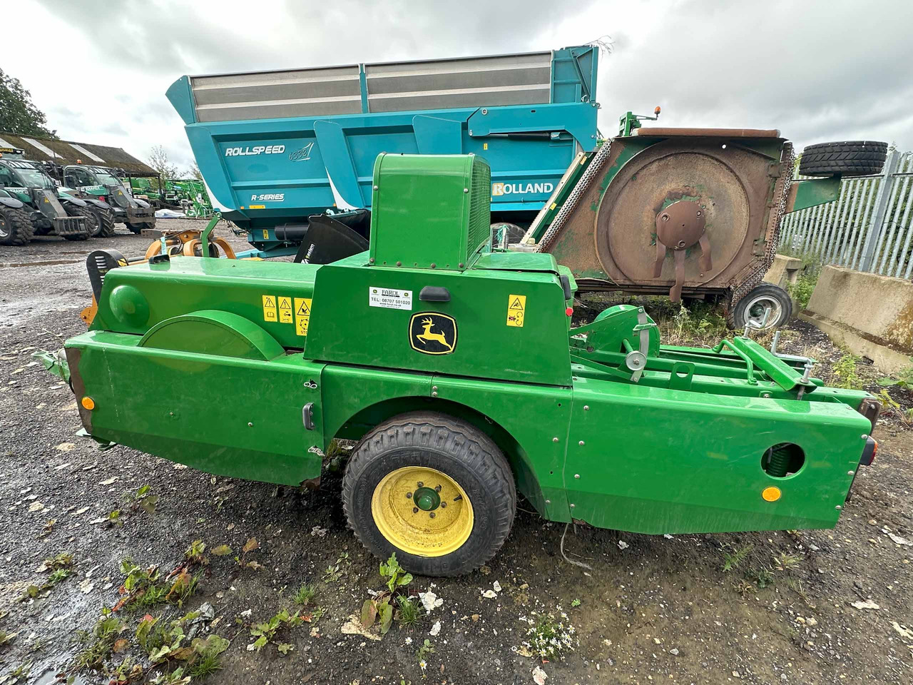 John Deere 459 baler - Kocka bálázó: 2 kép. John Deere 459 baler - Kocka bálázó: 2 kép.