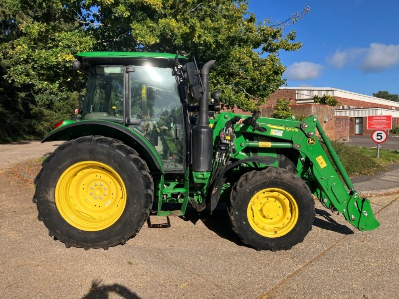 Traktor John Deere 5100M: 1 kép.