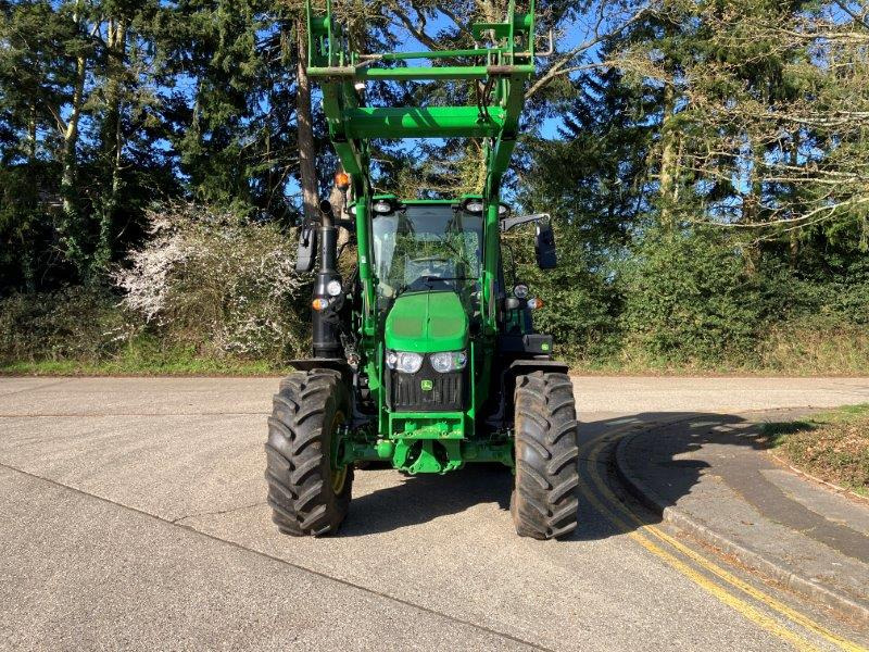 John Deere 6110M - Traktor: 3 kép. John Deere 6110M - Traktor: 3 kép.