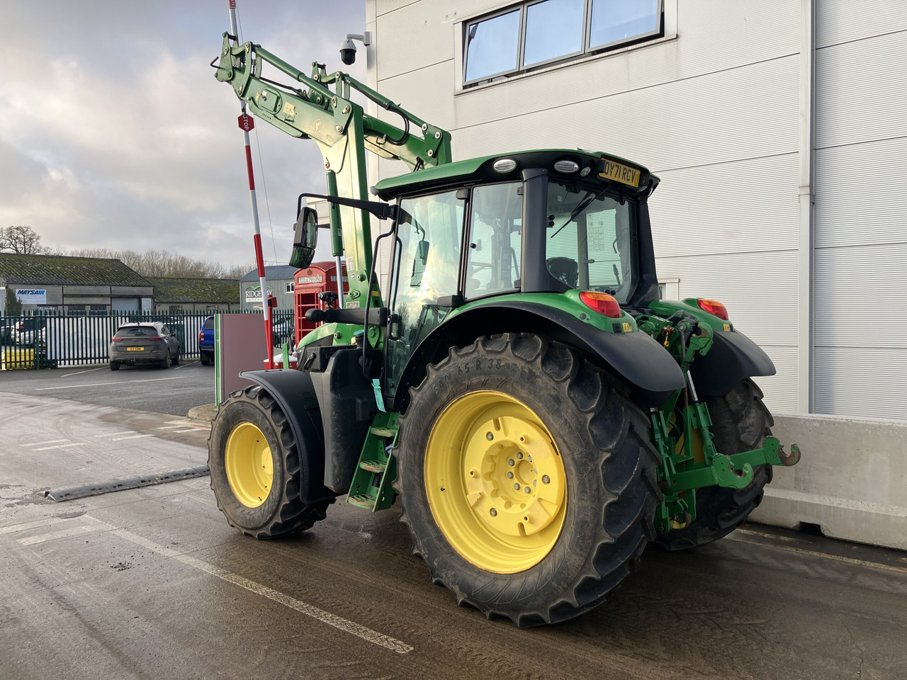 John Deere 6120M + 623M loader - Traktor: 2 kép. John Deere 6120M + 623M loader - Traktor: 2 kép.