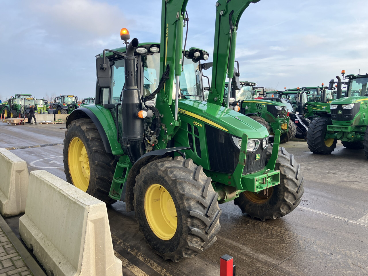 John Deere 6120M + 623M loader - Traktor: 5 kép. John Deere 6120M + 623M loader - Traktor: 5 kép.
