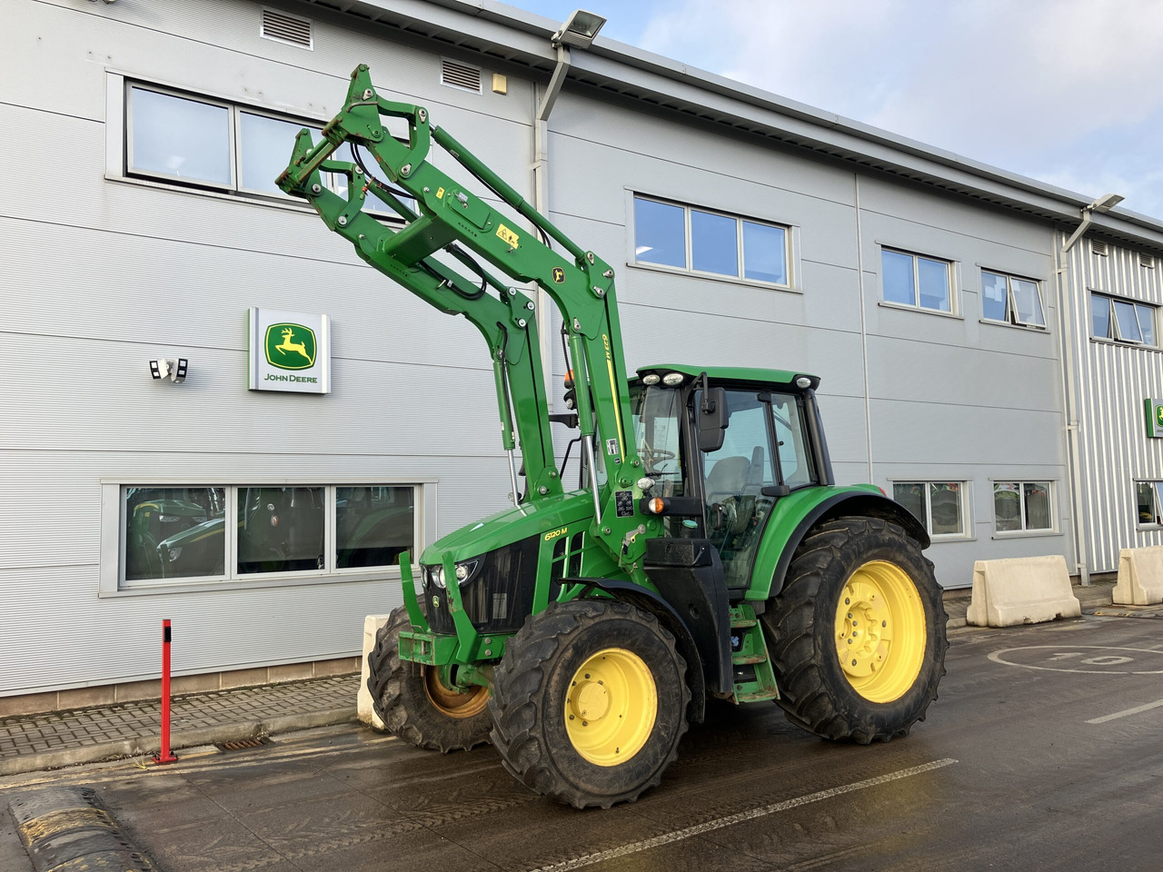 John Deere 6120M + 623M loader - Traktor: 1 kép. John Deere 6120M + 623M loader - Traktor: 1 kép.