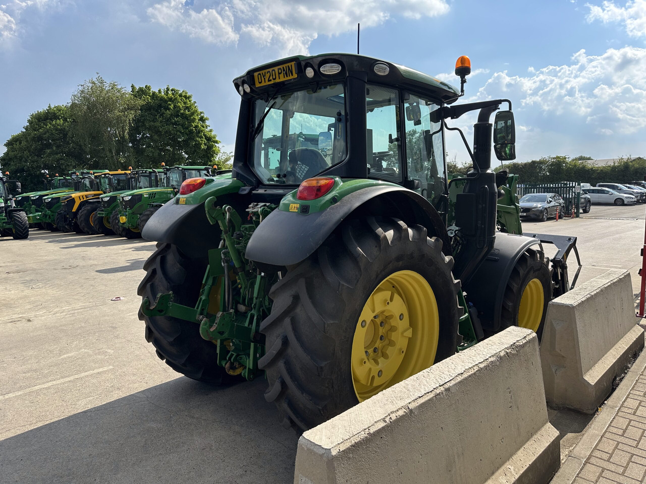 John Deere 6120M - Traktor: 5 kép. John Deere 6120M - Traktor: 5 kép.