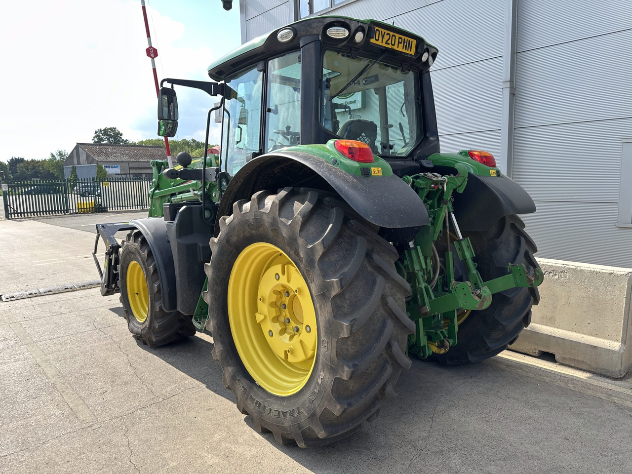 John Deere 6120M - Traktor: 3 kép. John Deere 6120M - Traktor: 3 kép.