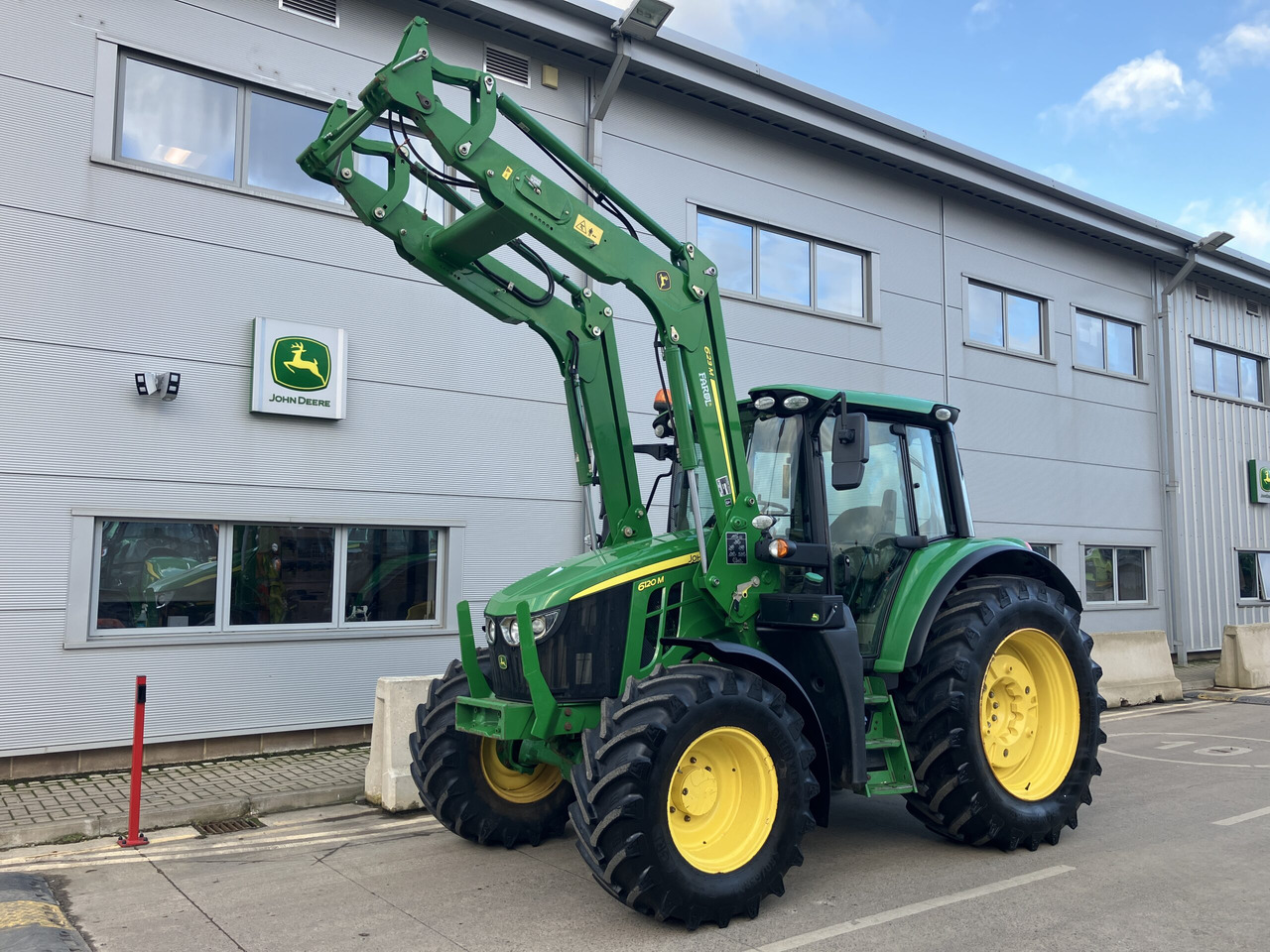 John Deere 6120M - Traktor: 1 kép. John Deere 6120M - Traktor: 1 kép.