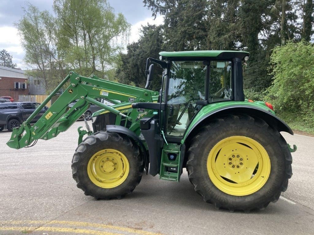 John Deere 6120M - Traktor: 1 kép. John Deere 6120M - Traktor: 1 kép.