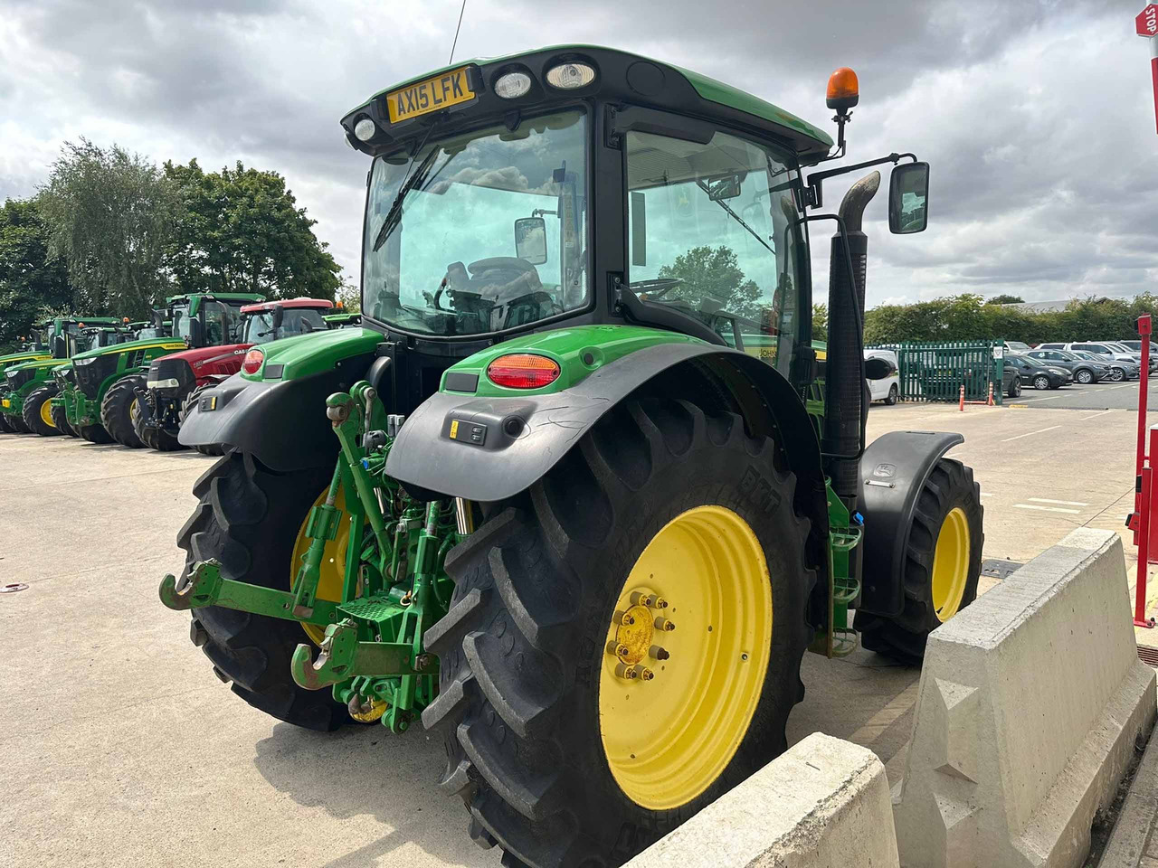 John Deere 6125R - Traktor: 2 kép. John Deere 6125R - Traktor: 2 kép.
