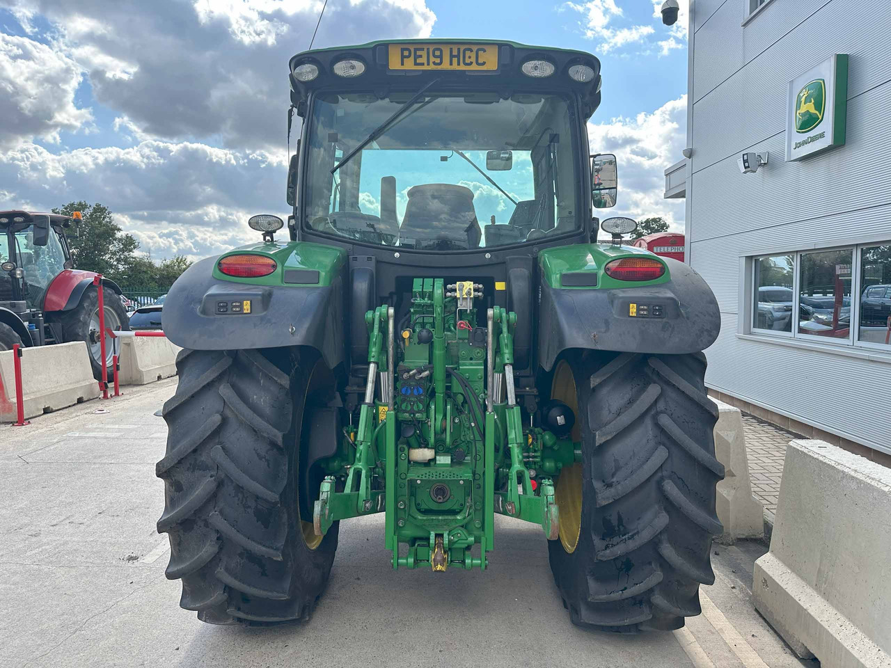 John Deere 6135R - Traktor: 5 kép. John Deere 6135R - Traktor: 5 kép.