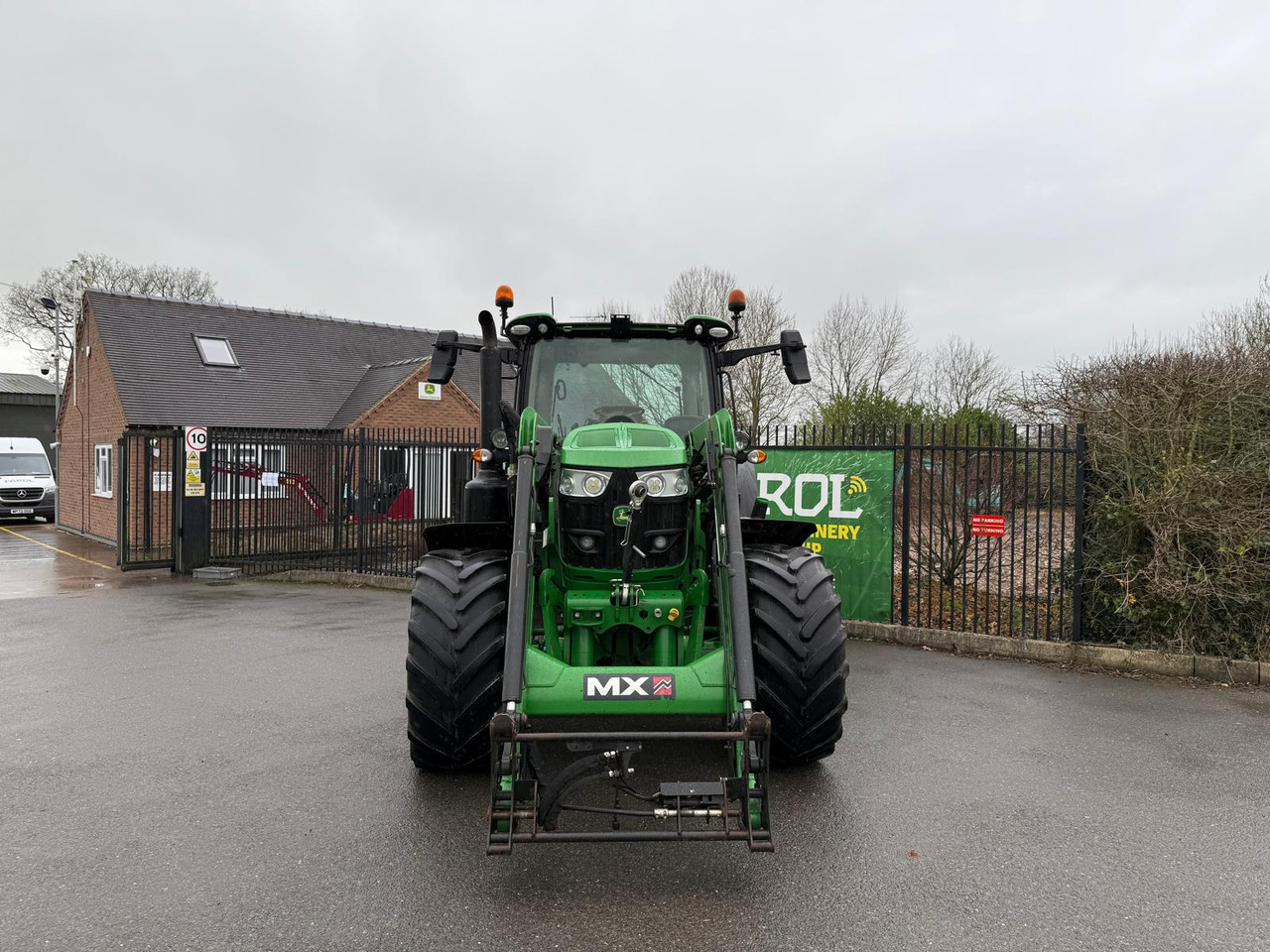 John Deere 6135R - Traktor: 3 kép. John Deere 6135R - Traktor: 3 kép.