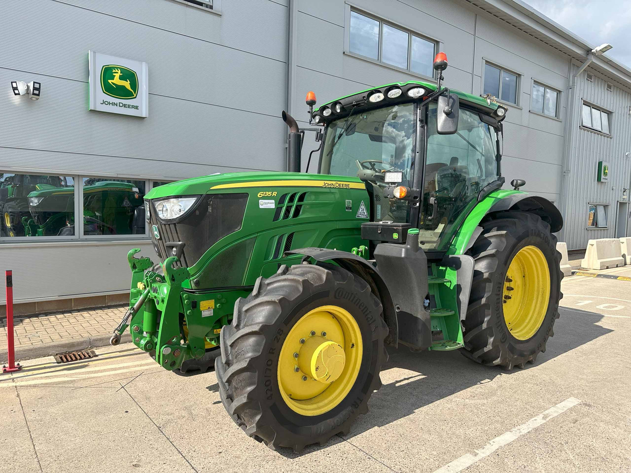 John Deere 6135R - Traktor: 1 kép. John Deere 6135R - Traktor: 1 kép.