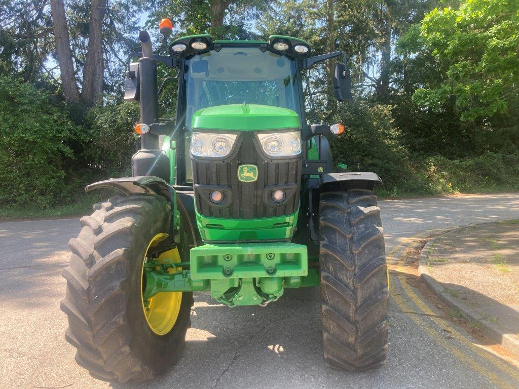 John Deere 6155M - Traktor: 2 kép. John Deere 6155M - Traktor: 2 kép.