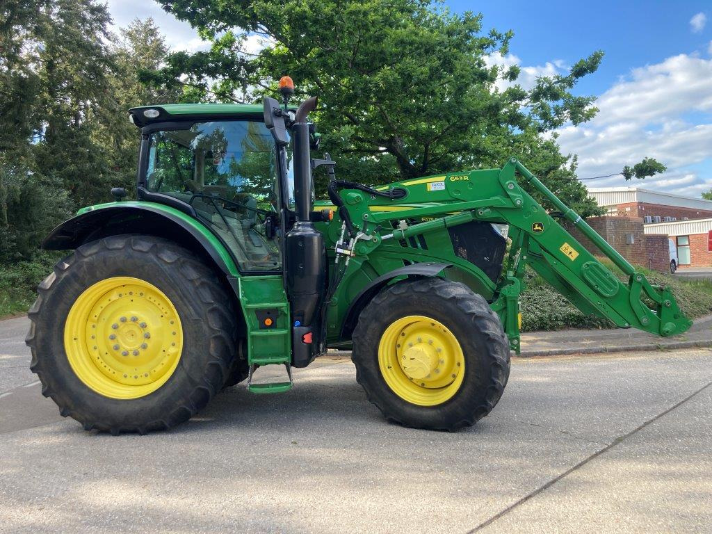 John Deere 6175R - Traktor: 1 kép. John Deere 6175R - Traktor: 1 kép.