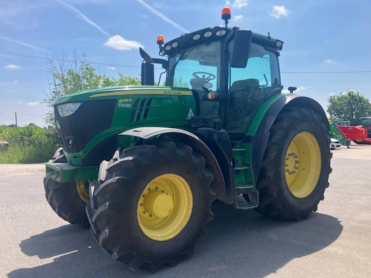 John Deere 6215R - Traktor: 1 kép. John Deere 6215R - Traktor: 1 kép.