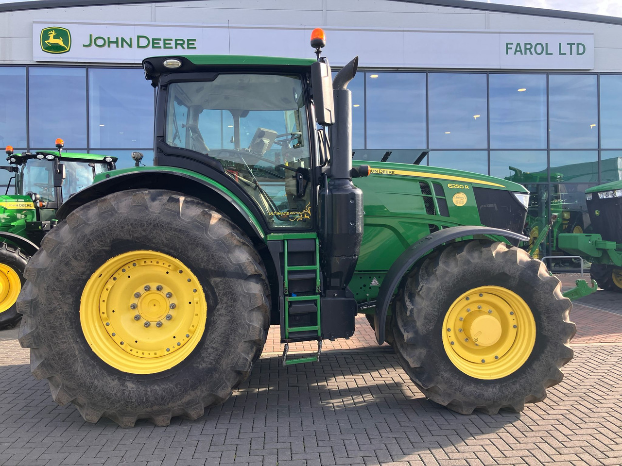 John Deere 6250R - Traktor: 2 kép. John Deere 6250R - Traktor: 2 kép.