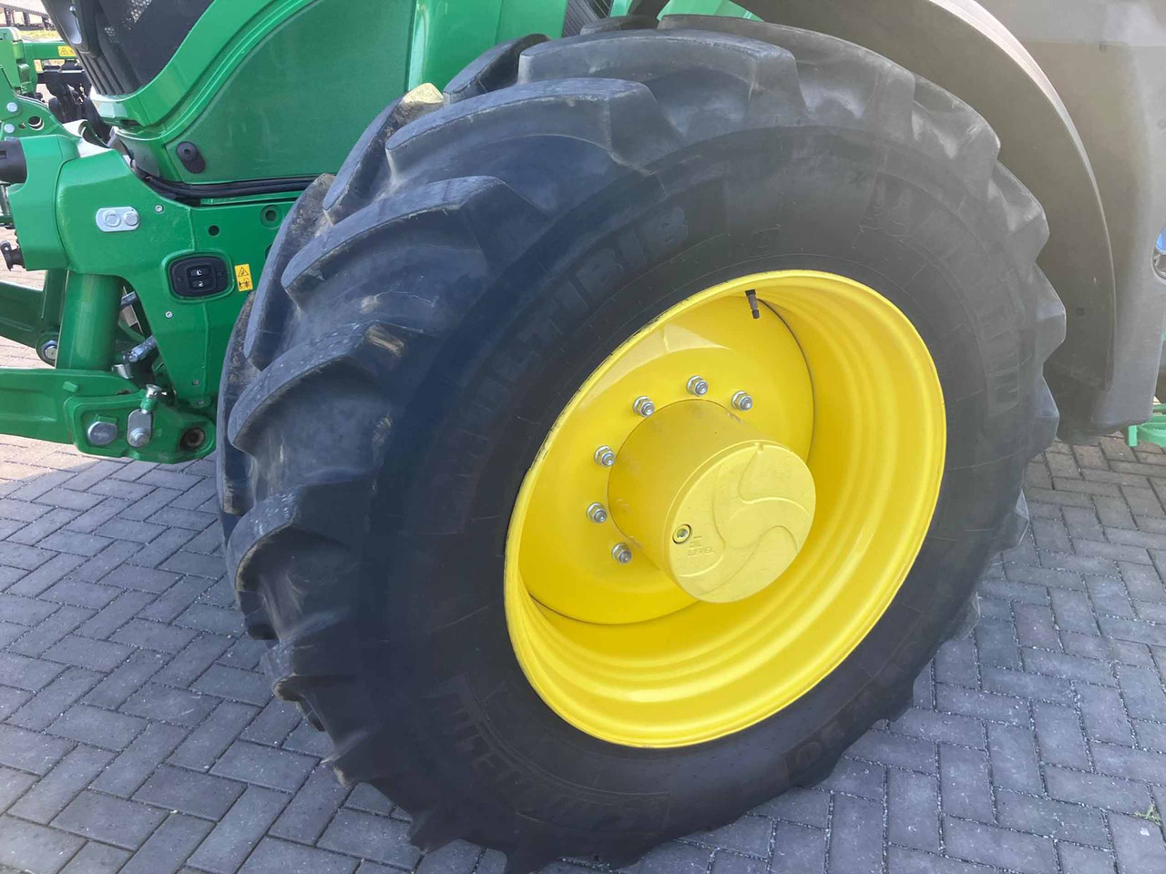 John Deere 6R 155 - Traktor: 2 kép. John Deere 6R 155 - Traktor: 2 kép.