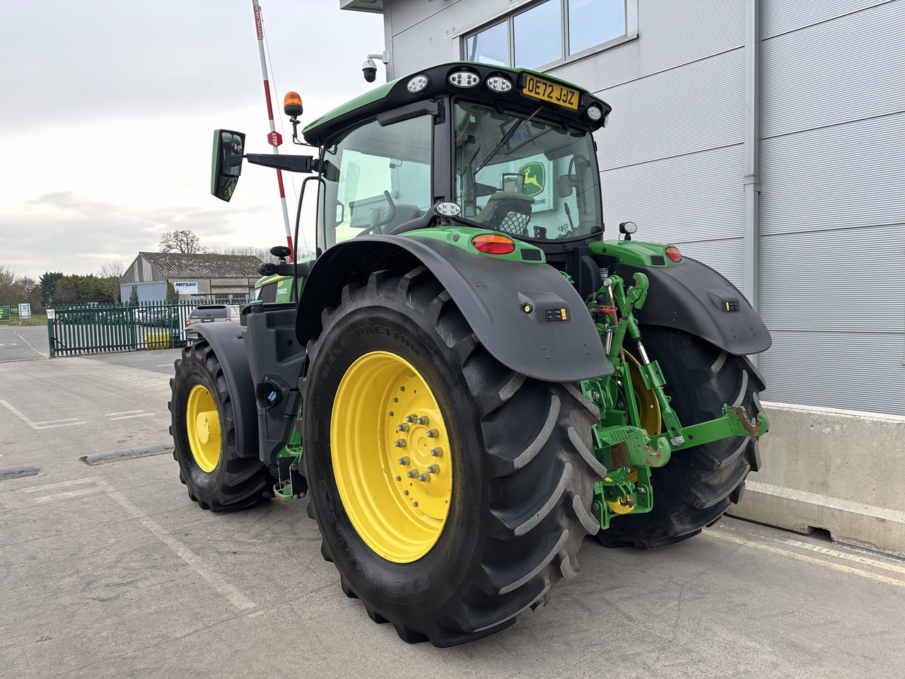 John Deere 6R 215 - Traktor: 3 kép. John Deere 6R 215 - Traktor: 3 kép.