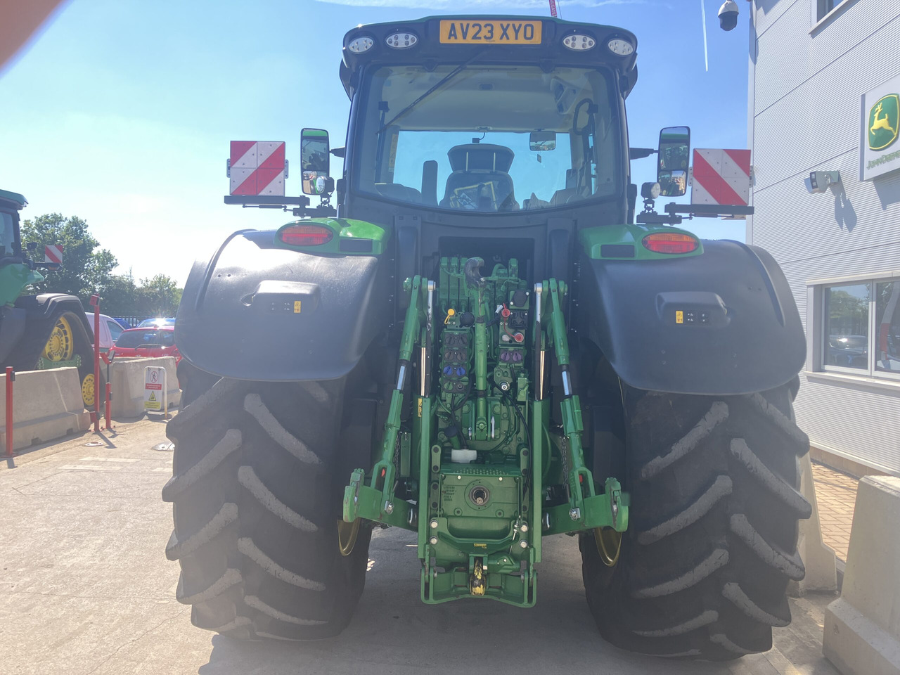 John Deere 6R 250 - Traktor: 4 kép. John Deere 6R 250 - Traktor: 4 kép.
