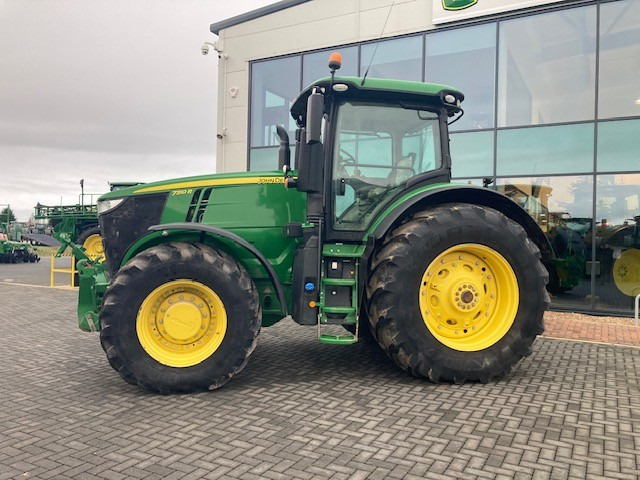 John Deere 7310R - Traktor: 3 kép. John Deere 7310R - Traktor: 3 kép.
