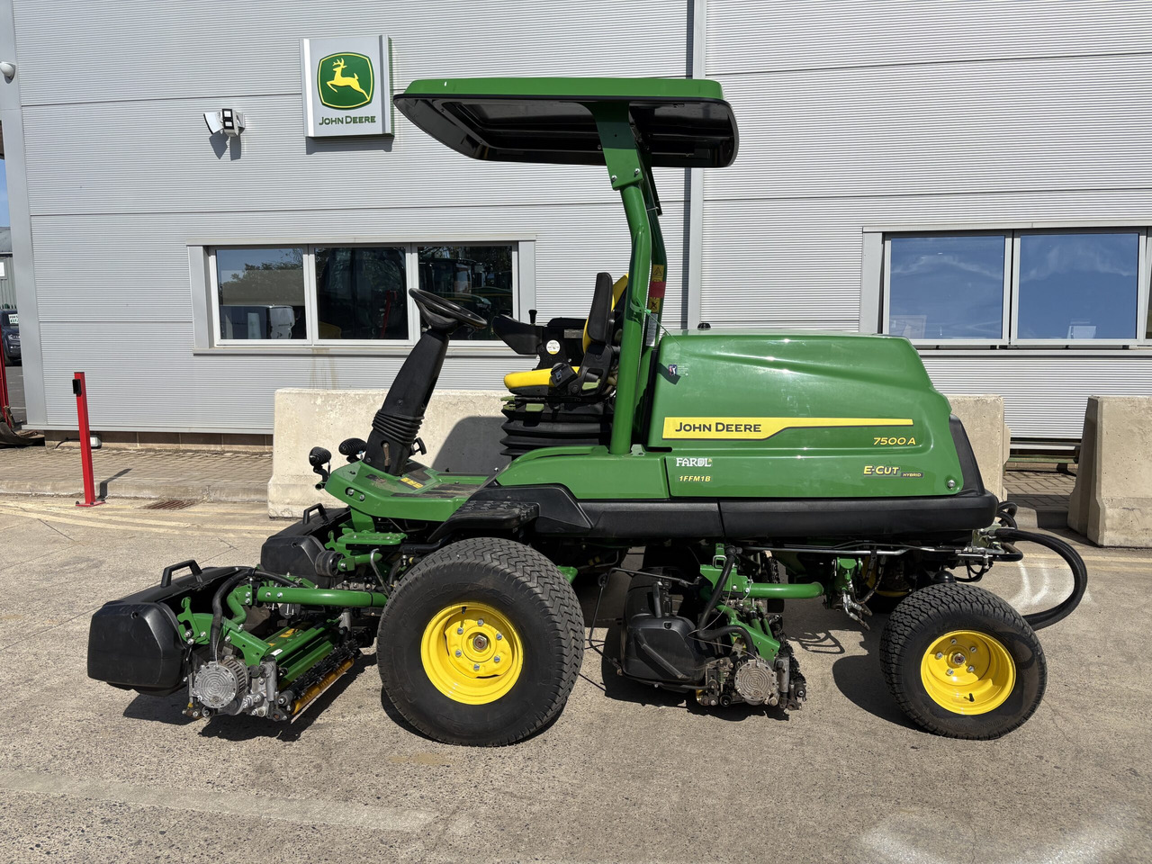 John Deere 7500A E-Cut - Kerti fűkasza: 1 kép. John Deere 7500A E-Cut - Kerti fűkasza: 1 kép.