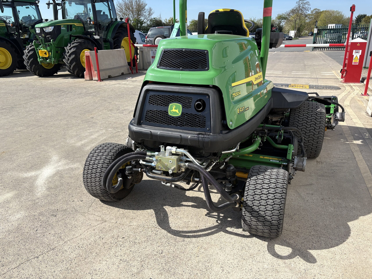 John Deere 7500A E-Cut - Kerti fűkasza: 4 kép. John Deere 7500A E-Cut - Kerti fűkasza: 4 kép.